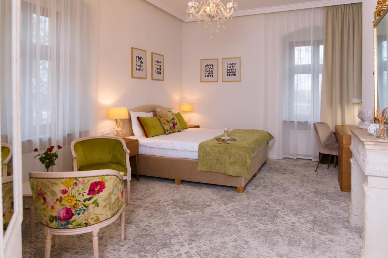 Palac Mojecice Εξωτερικό φωτογραφία